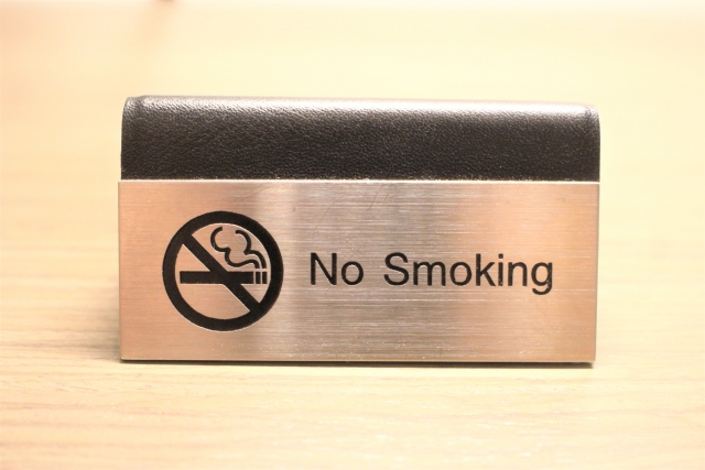老人ホームや介護施設での喫煙方法と共用スペースの受動喫煙防止対策