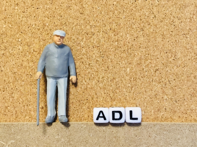 ADLとは？老人ホームや介護施設で実施されているADL向上のためのリハビリ