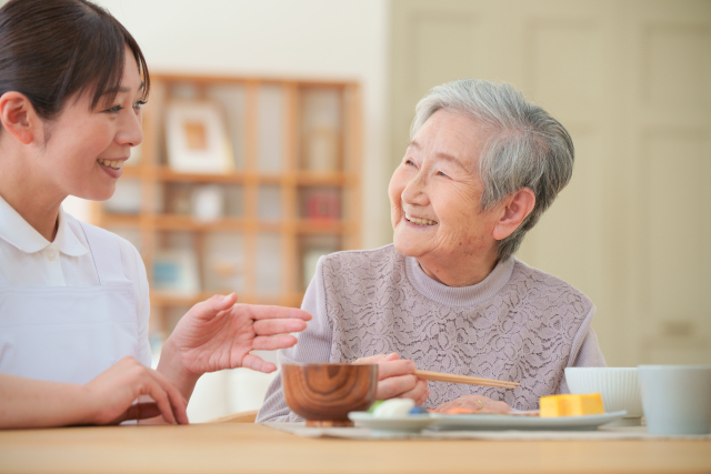 老人ホームにおける理想の介護食のポイントは？飲み込みやすさやも大切