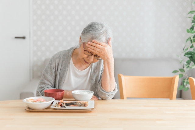 孤食とは？高齢者が孤食になりがちな理由、対処法について解説