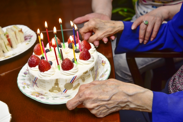 老人ホームでは長寿祝いをしてくれる！催し物や楽しみ方について