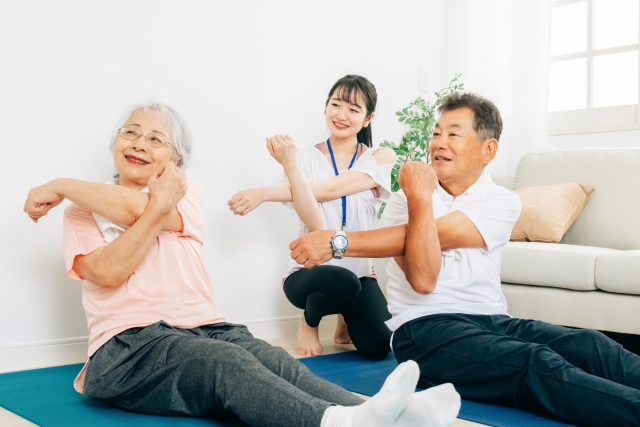 寝たきり予防におすすめのストレッチ5選|原因や対策も解説します