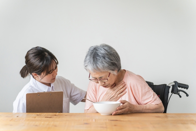 食事の見守りに役立つ、誤嚥と窒息の基礎知識