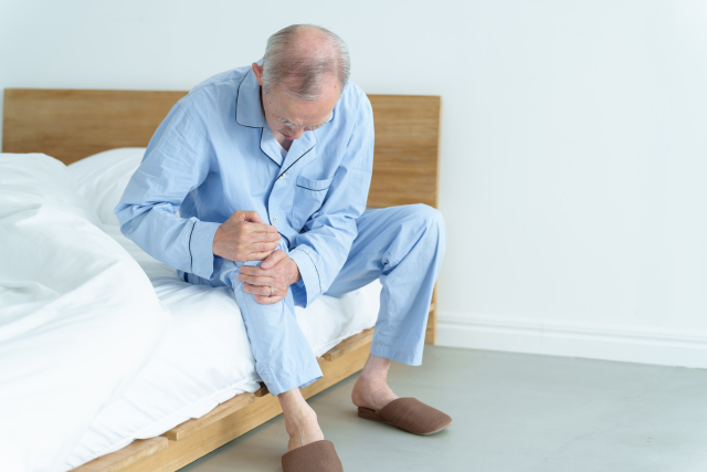 変形性膝関節症とは？高齢者の膝の痛みの原因と日常生活でできる対策