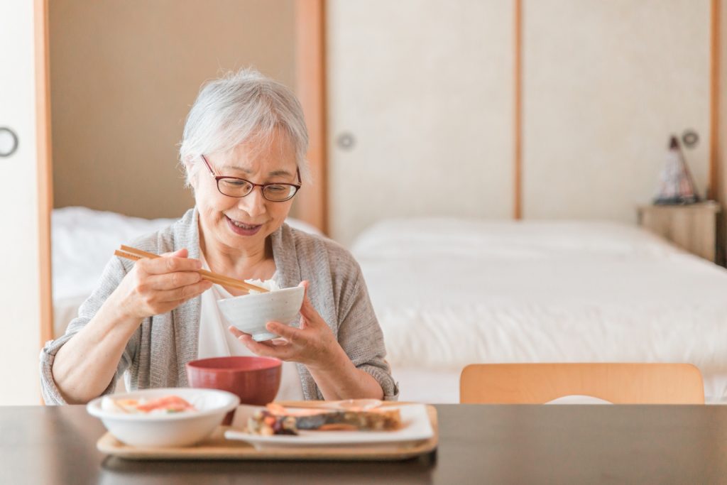 介護食の「スマイルケア食」とは？内容や3つの分類、選び方を解説