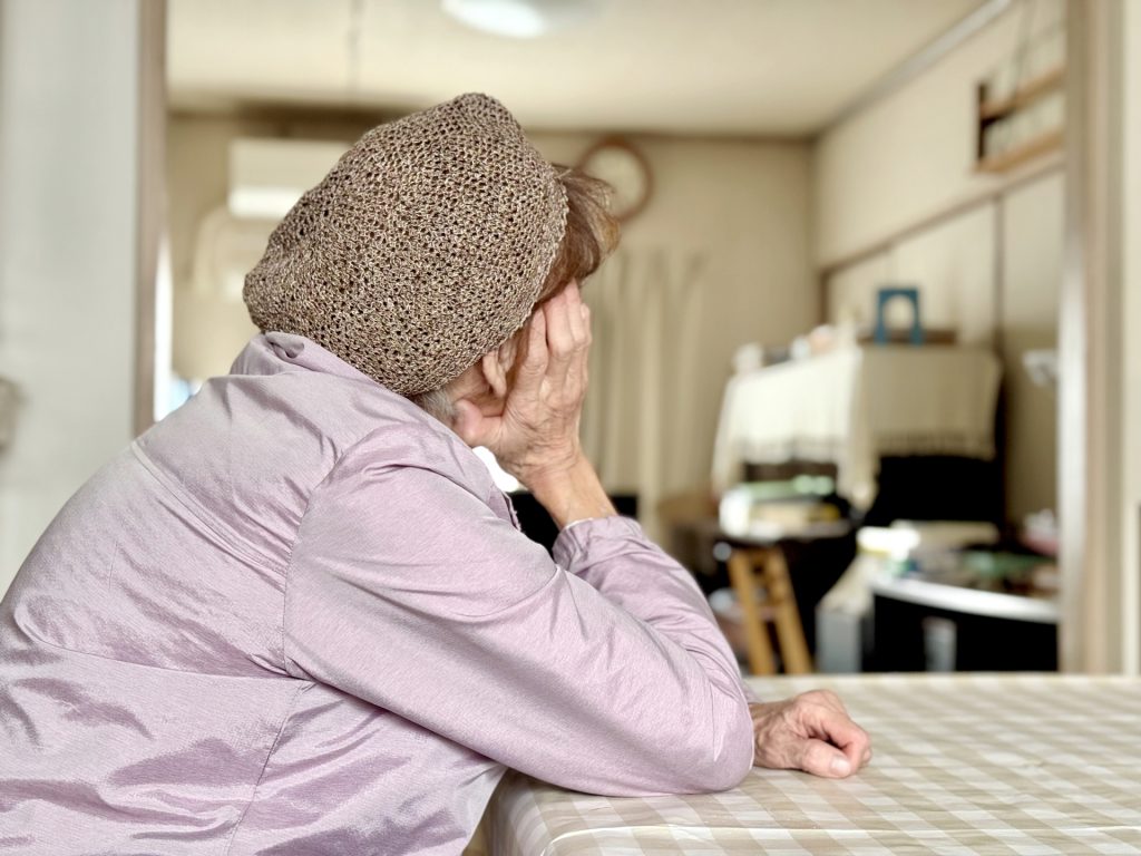 老年期うつとは？主な特徴と周囲の人が心がけたい接し方
