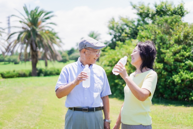 高齢者は水分不足に注意！水分摂取が少ないとどうなる？